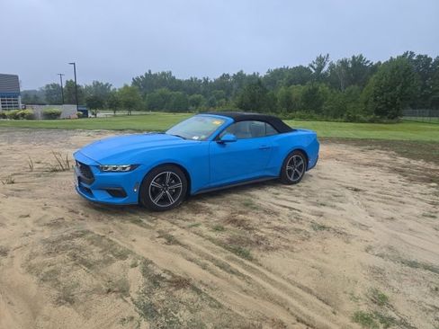 Used 2024 Ford Mustang Premium RWD image 3