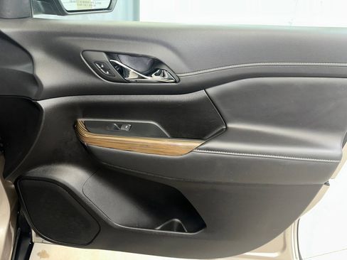 Certified 2023 GMC Acadia SLE w/ Driver Convenience Package image 33