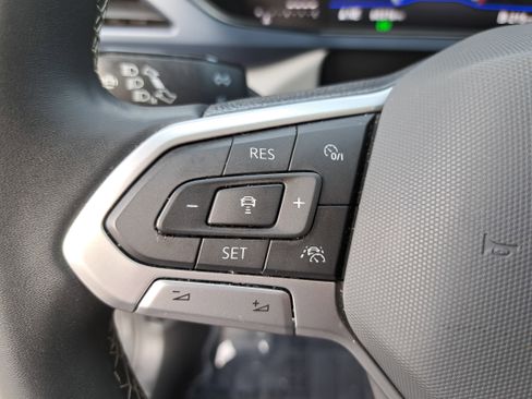 Certified 2023 Volkswagen Taos SE image 16