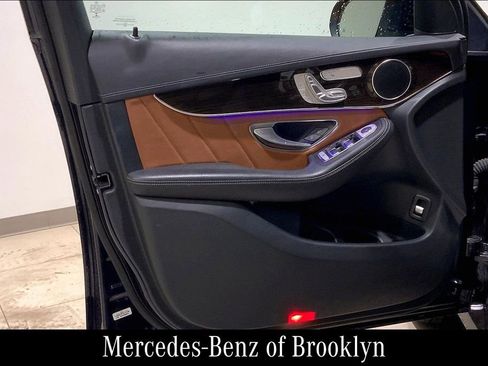 Certified 2022 Mercedes-Benz GLC 43 AMG 4MATIC image 22