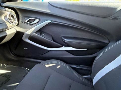 Used 2022 Chevrolet Camaro LT w/ Technology Package RWD image 17