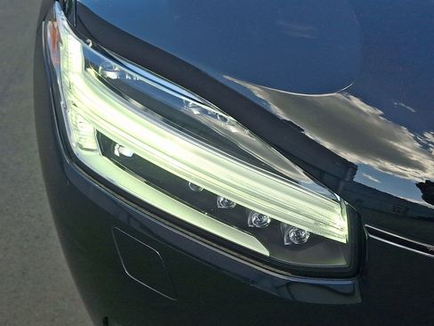 Certified 2023 Volvo XC90 B5 Plus w/ Protection Package Premier image 9