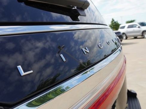 Used 2019 Lincoln Navigator L Reserve image 12