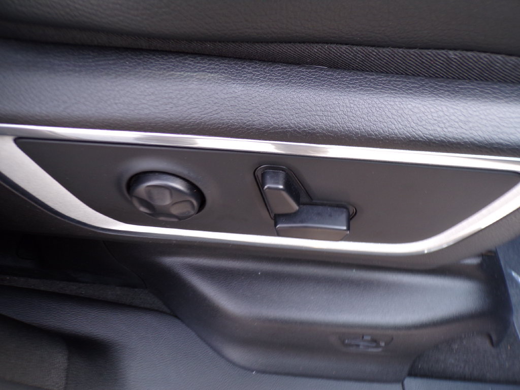 Used 2020 RAM 1500 Laramie AWD/4WD image 9