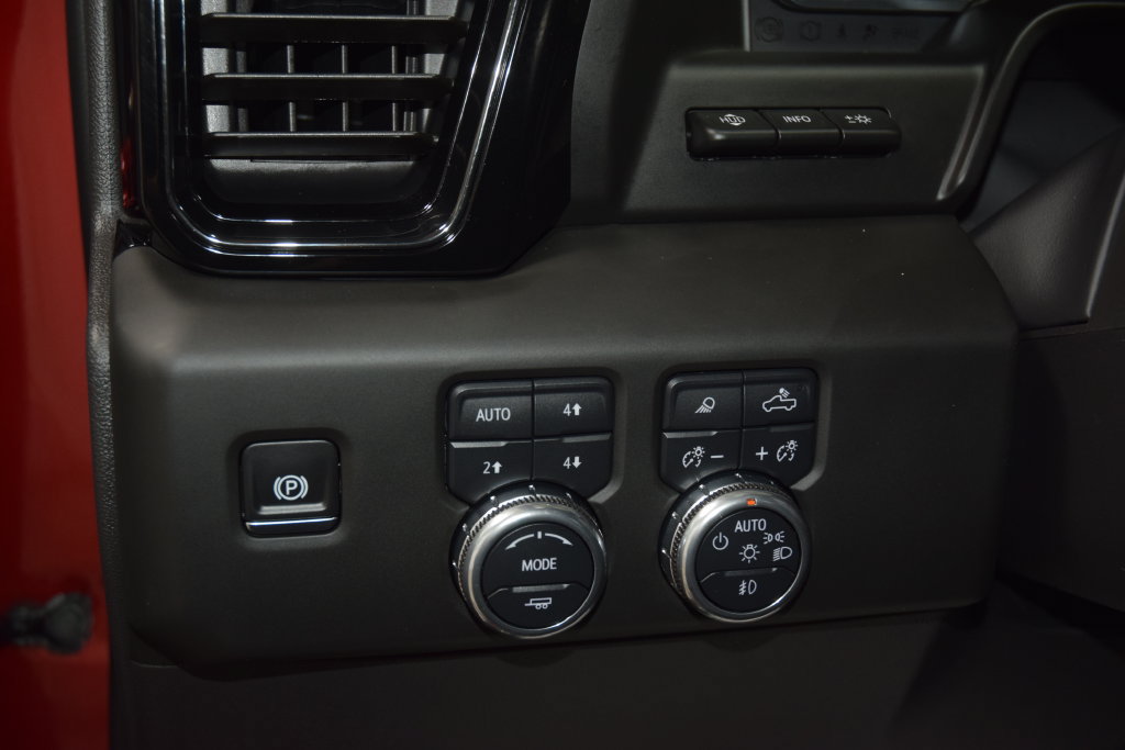 Used 2025 GMC Sierra 1500 AT4 w/ AT4 Premium Package AWD/4WD image 34