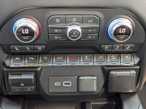 Used 2021 GMC Sierra 1500 Denali w/ Denali Ultimate Package AWD/4WD image 19