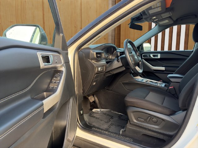 Used 2022 Ford Explorer XLT w/ Class IV Trailer Tow Package AWD/4WD image 29