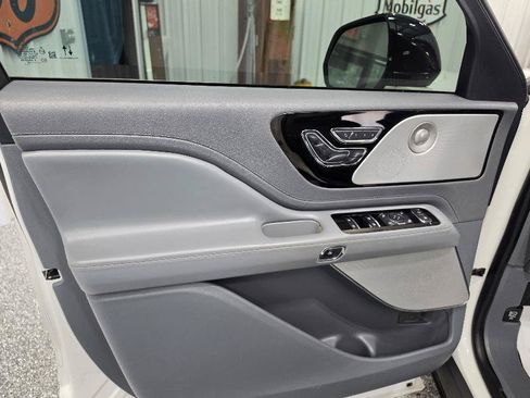 Used 2020 Lincoln Aviator Reserve w/ Equipment Group 201A RWD image 11