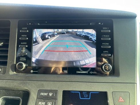 Used 2020 Toyota Sienna LE image 20