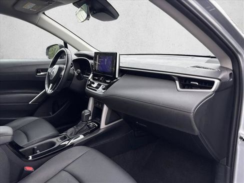 Used 2025 Toyota Corolla Cross XLE FWD image 23