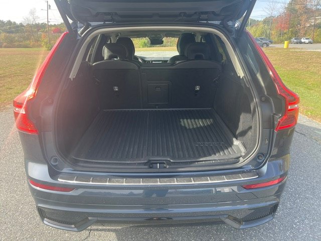 Used 2024 Volvo XC60 B5 Core w/ Protection Package Premier AWD/4WD image 9