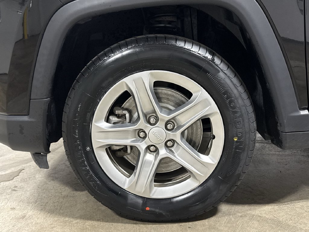 Used 2024 Jeep Compass Latitude AWD/4WD image 26
