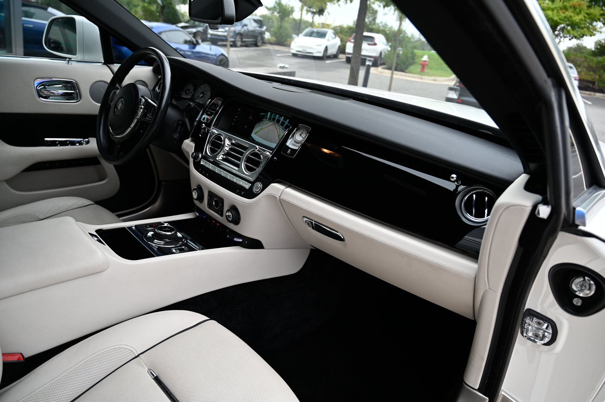 Used 2018 Rolls-Royce Dawn RWD image 44