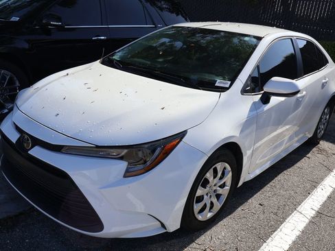 Used 2024 Toyota Corolla LE FWD image 2