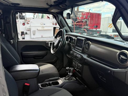 Used 2020 Jeep Gladiator Sport w/ Quick Order Package 24S AWD/4WD image 23