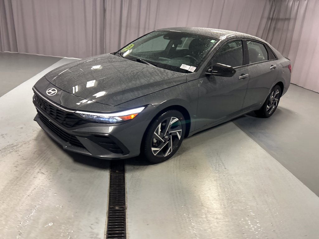 Used 2025 Hyundai Elantra Sport FWD image 3