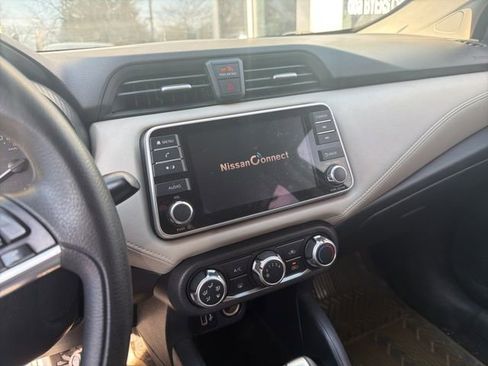 Used 2020 Nissan Versa SV image 5