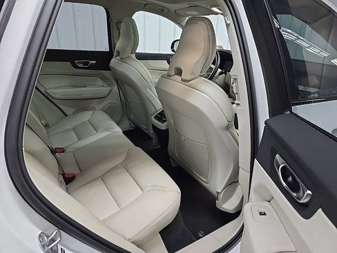 Used 2026 Volvo XC60 B5 Ultra AWD/4WD image 18
