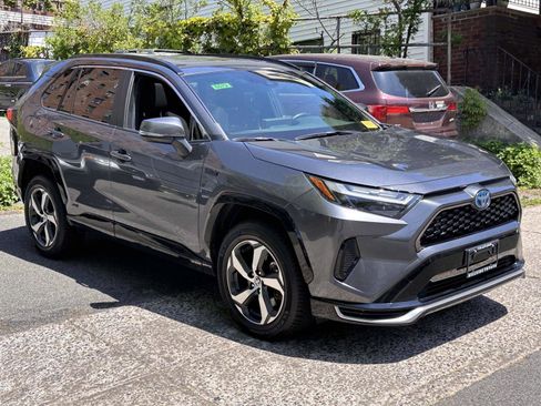 Used 2024 Toyota RAV4 SE w/ Weather & Moonroof Package AWD/4WD image 10