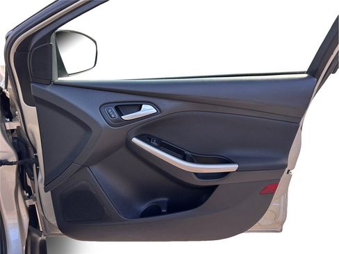 Used 2018 Ford Focus Titanium image 40