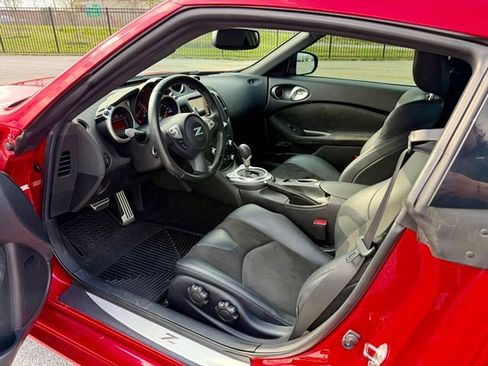 Used 2020 Nissan 370Z Touring Sport image 9