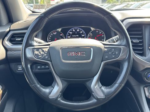 Used 2022 GMC Acadia AT4 w/ Technology Package AWD/4WD image 3