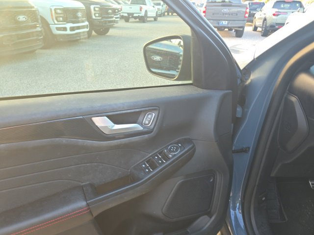 Used 2023 Ford Escape ST-Line w/ Tech Pack #1 FWD image 9