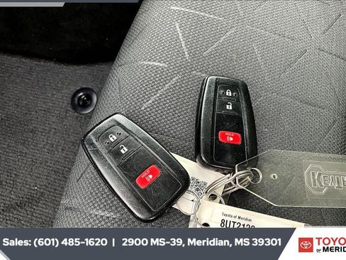 Used 2022 Toyota RAV4 XLE image 9