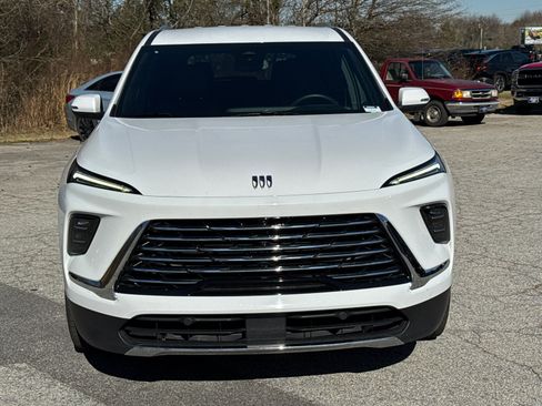 Used 2025 Buick Enclave Preferred image 2