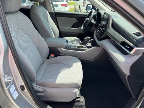 Used 2020 Toyota Highlander LE AWD/4WD image 21