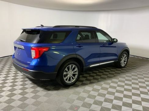 Used 2022 Ford Explorer XLT w/ Equipment Group 202A AWD/4WD image 6