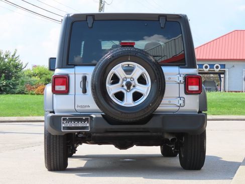 Used 2022 Jeep Wrangler Sport AWD/4WD image 12
