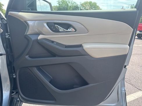Used 2023 Chevrolet Traverse LS image 18