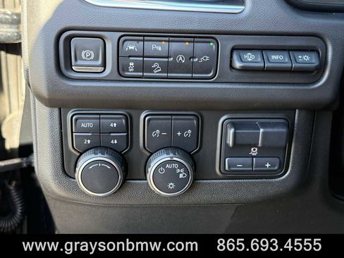 Used 2021 Chevrolet Suburban High Country w/ Premium Package image 25