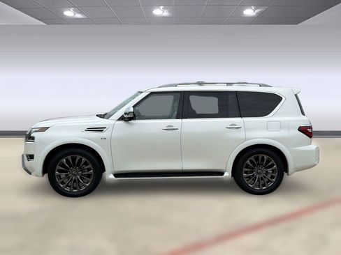 Used 2022 Nissan Armada Platinum w/ Captain's Chairs Package RWD image 2