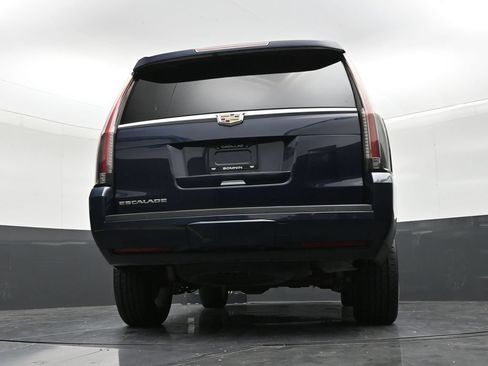Used 2020 Cadillac Escalade 2WD image 23