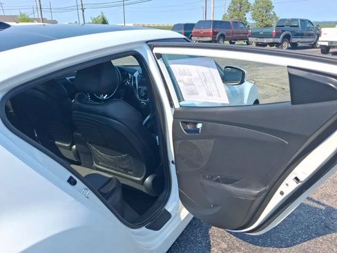 Used 2014 Hyundai Veloster w/ Style Package 02 FWD image 26