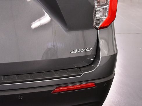 Used 2024 Ford Explorer XLT AWD/4WD image 13