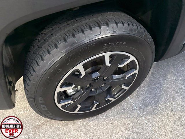 Used 2023 Jeep Renegade Latitude AWD/4WD image 2