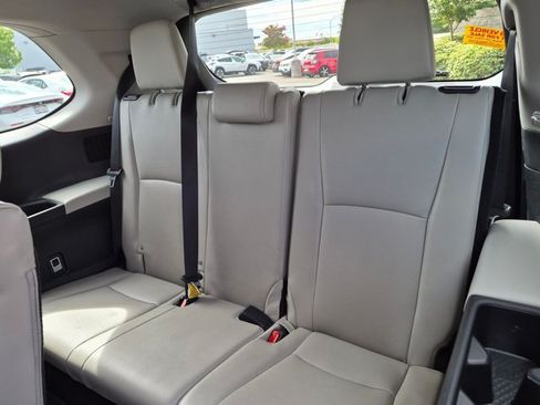 Used 2024 Toyota Grand Highlander AWD image 15