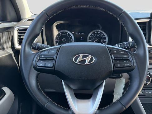 Certified 2022 Hyundai Venue SEL FWD image 19