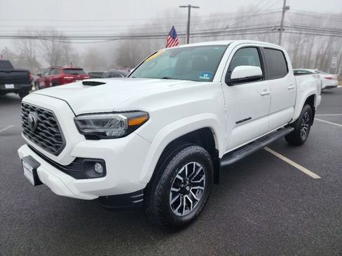 Used 2020 Toyota Tacoma TRD Sport w/ Technology Package image 3