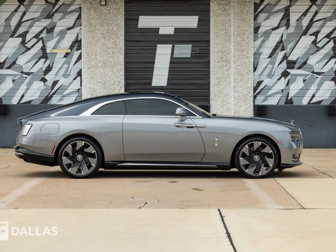 Used 2024 Rolls-Royce Spectre w/ Spectre Launch Package AWD/4WD image 17