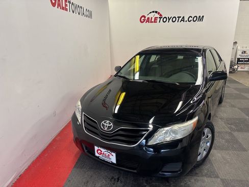 Used 2011 Toyota Camry LE image 3