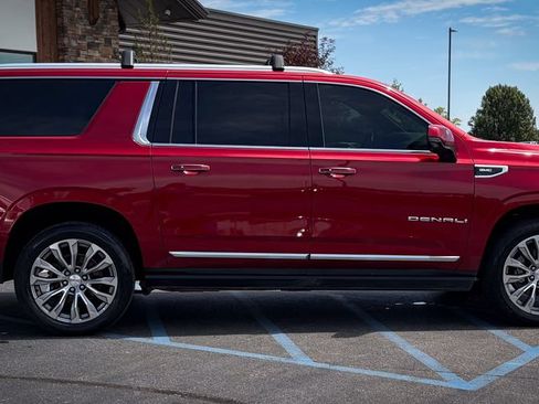 Used 2021 GMC Yukon XL Denali w/ Denali Premium Package AWD/4WD image 33