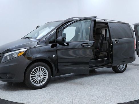 Used 2023 Mercedes-Benz Metris Passenger image 9