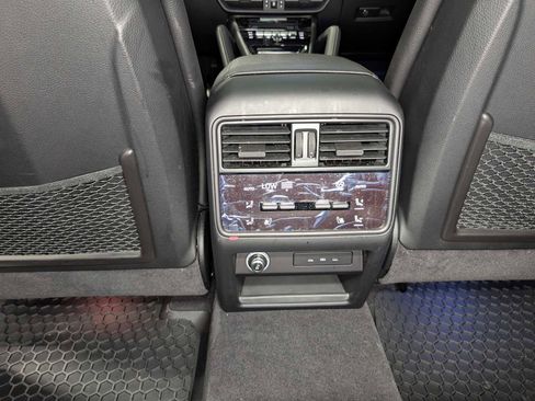 Used 2024 Porsche Cayenne S image 19