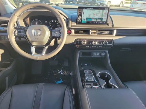 New 2025 Honda Pilot Touring image 10