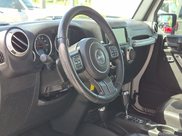 Used 2018 Jeep Wrangler Unlimited Sahara w/ Dual Top Group AWD/4WD image 10