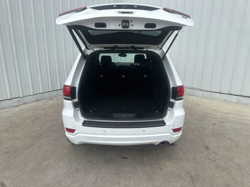 Used 2018 Jeep Grand Cherokee Altitude RWD image 8